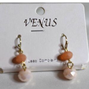 NIP Venus Peach Beaded Gold Tone Fish Hook Dangle Casual Fashion Earrings